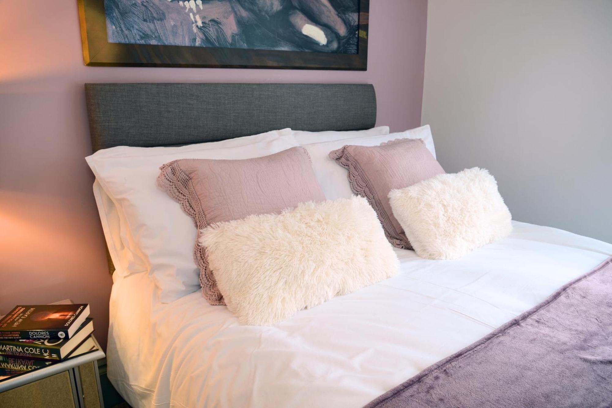 The Old Brewery Boardroom - Winchester City Centre - Unique Property - Free Parking - Sleeps 6 - By Xplus Stays Buitenkant foto