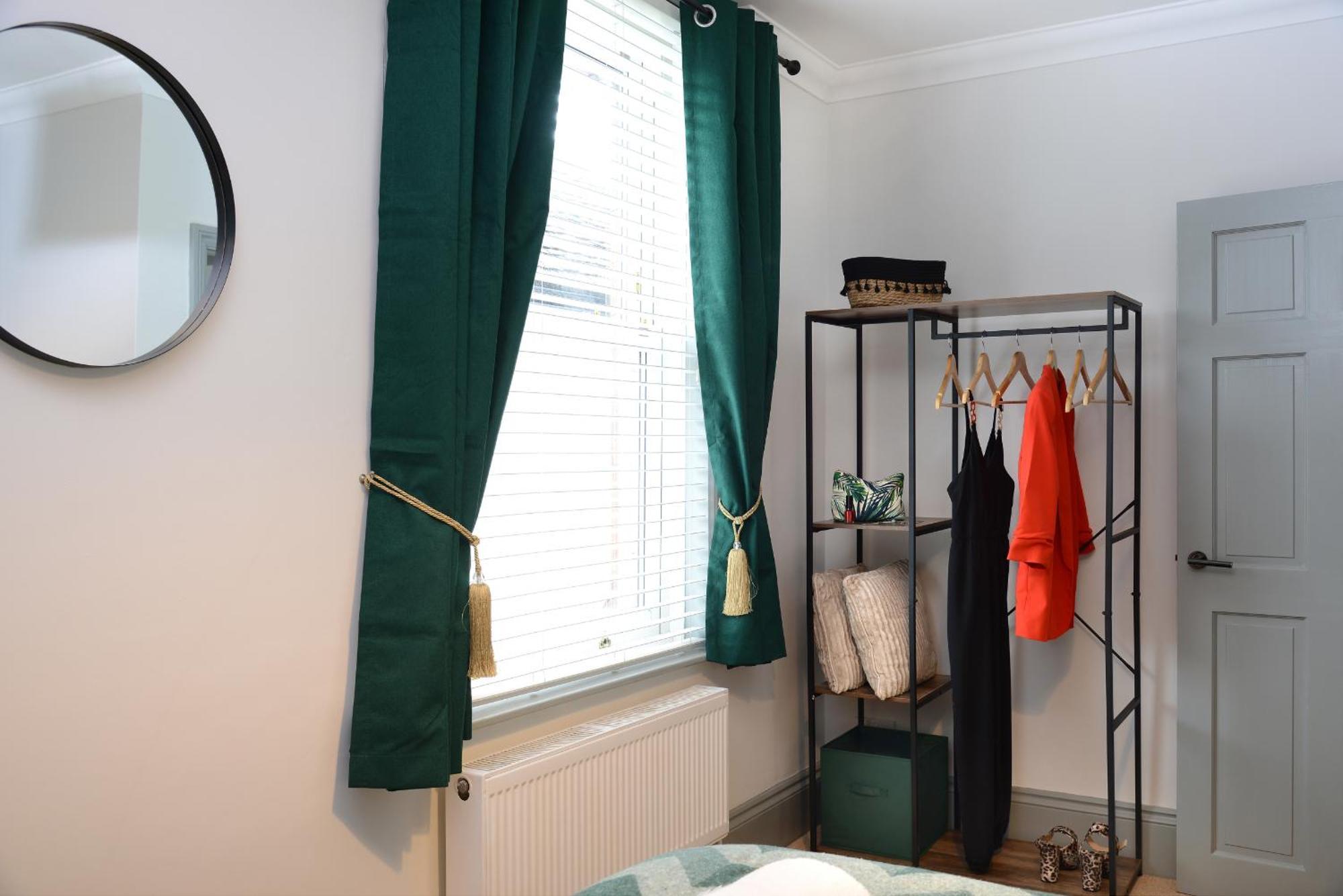 The Old Brewery Boardroom - Winchester City Centre - Unique Property - Free Parking - Sleeps 6 - By Xplus Stays Buitenkant foto