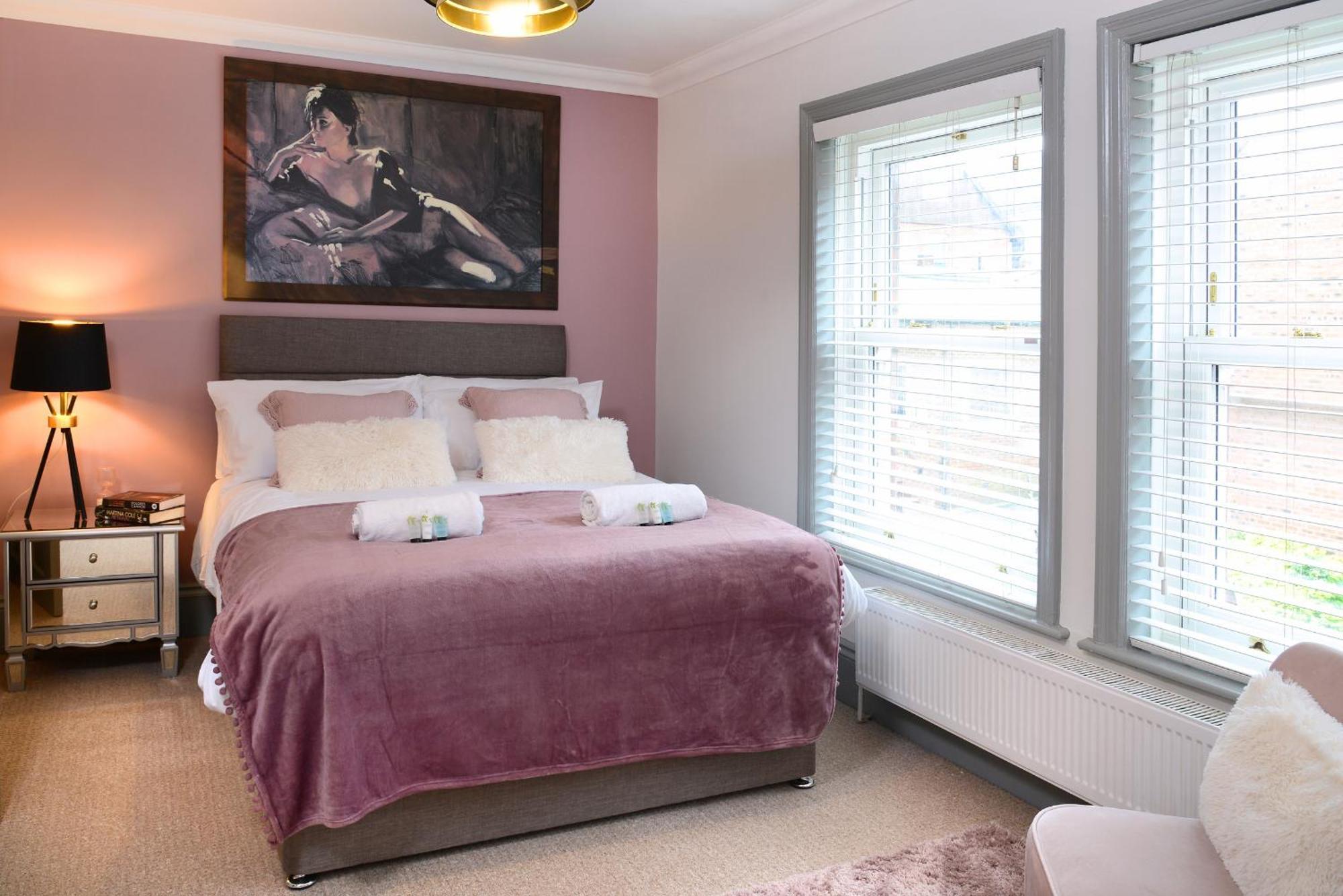 The Old Brewery Boardroom - Winchester City Centre - Unique Property - Free Parking - Sleeps 6 - By Xplus Stays Buitenkant foto