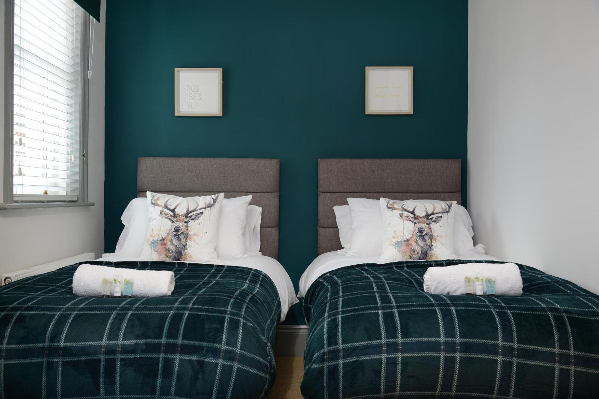 The Old Brewery Boardroom - Winchester City Centre - Unique Property - Free Parking - Sleeps 6 - By Xplus Stays Buitenkant foto